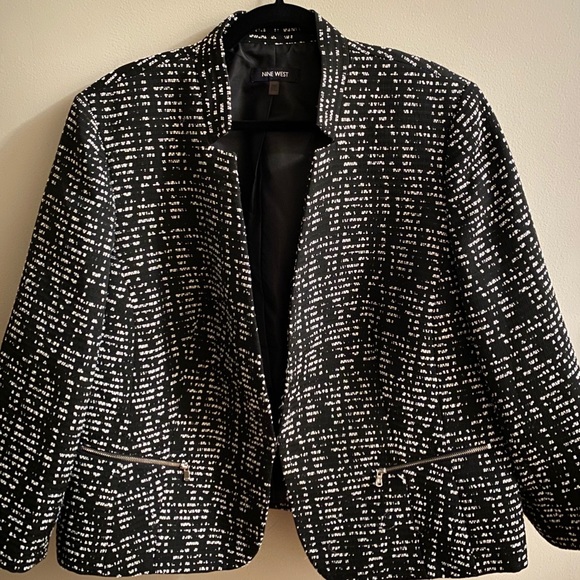 Black and White Open Front Jacket - Picture 5 of 5